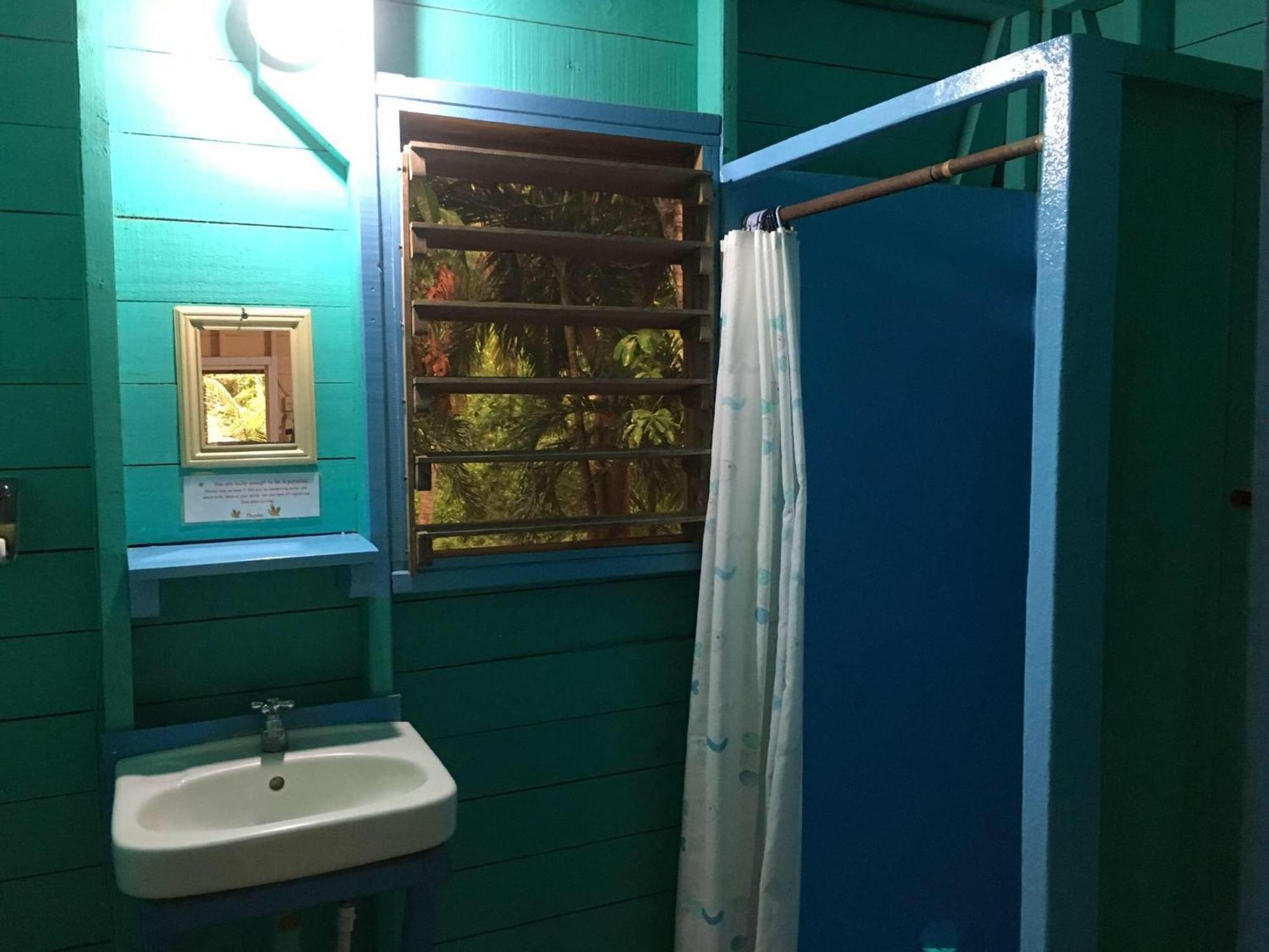 Hotel Chillies And Native Sons Diving ウェスト・エンド エクステリア 写真