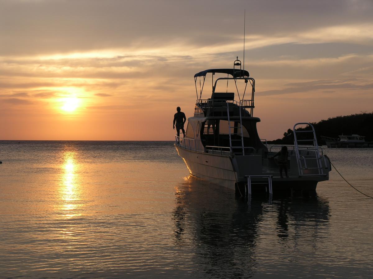 Hotel Chillies And Native Sons Diving ウェスト・エンド エクステリア 写真